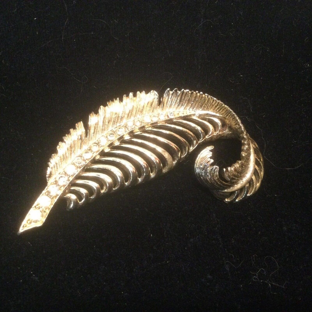 VTG Gold Tone Openwork Crystal Rhinestone Curved Feather Plume Brooch Lapel Pin